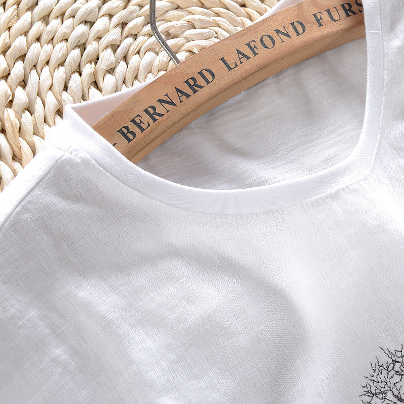 Embroidered short sleeve in a tree