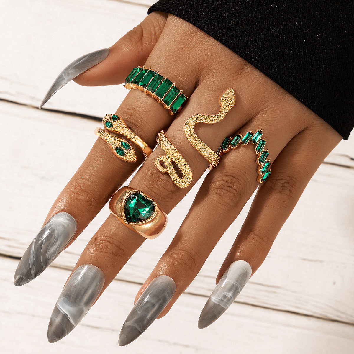 Emerald Serpentine Style Five-Piece Set